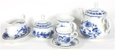 92 Speise und Teeserviceteile Porzellan verschiedene Marken, - Antiques and art