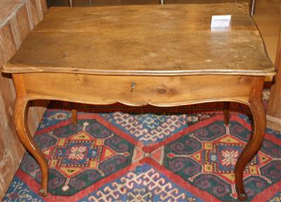 Provinzieller rechteckiger Tisch, - Kunst, Antiquitäten und Möbel