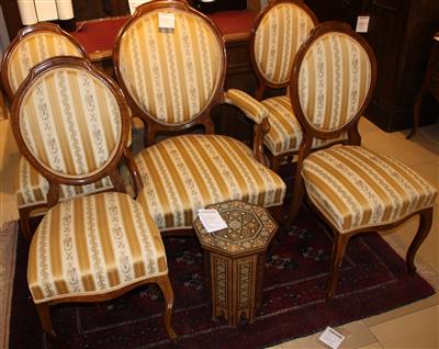 4 Sessel und 1 Armsessel, - Kunst, Antiquitäten und Möbel