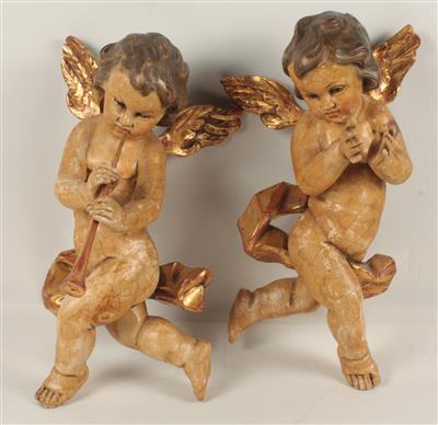 2 Engel, einer mit Flöte - Vánoční aukce - Umění a starožitnosti