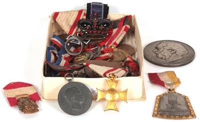 Konvolut von 27 Abzeichen, Medaillen, Anstecknadeln, 2 Ringe - Arte e antiquariato