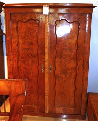 Später Biedermeier Garderobeschrank um 1840, - Antiques and art