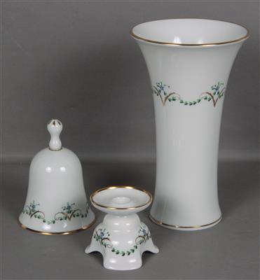 1 Kerzenhalter,5,5 cm 1 Vase,19 cm. 1 Tischglocke - Antiques and art