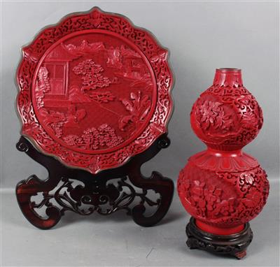 1 Vase, 1 Zierteller - Antiques and art