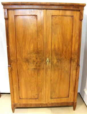 Biedermeier Garderobenschrank,1. Hälfte 19. JH, - Christmas auction - Art and Antiques