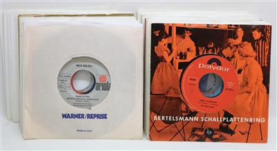 149 Singles - Vintage radios and rare vinyl recordings