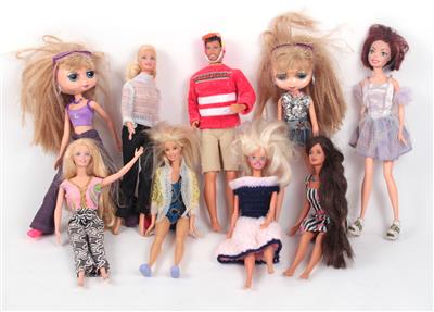 12 Barbies, 2 Ken, 3 Skipper - BARBIE meets KEN