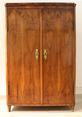 Biedermeier Garderobeschrank um 1825/30, - Antiques and art