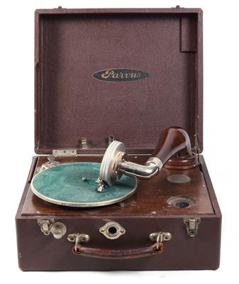 3 Koffergrammophone - Historic entertainment technology and vinyls