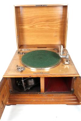 3 Salongrammophone - Historic entertainment technology and vinyls