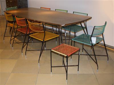 Sitzgruppe: Tisch mit Stühlen und Hockern, - Design