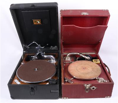 2 Koffergrammophone 1) His Master's Voice, - Historische Unterhaltungstechnik und Schallplatten