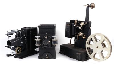 3 Filmprojektoren - Historic entertainment technology and vinyls