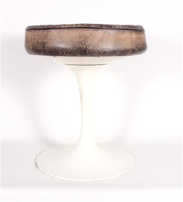 Hocker Pedestal, - Design