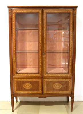 Vitrine in italienisch klassizistischer Art, - Antiques and art