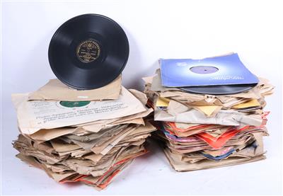 138 Schellacks - Historic entertainment technology and vinyls