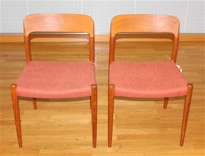 Zwei Esstischstühle / Stühle Modell No. 75 in Teak, - Kunst, Design und Dekoration