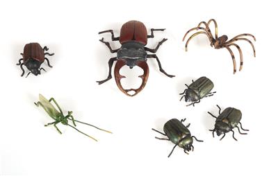 7 Tierfiguren, "5 Käfer", "1 Spinne", "1 Heuschrecke" - Antiques and art