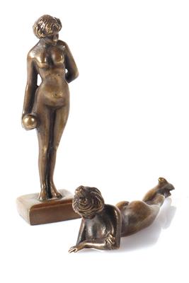 2 verschiedene kleine Figuren - Die Nackte Wahrheit. Der Akt in Kunst und Kunstgewerbe