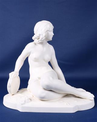 Figur, "Weiblicher Akt mit Tamburin" - Antiques and art