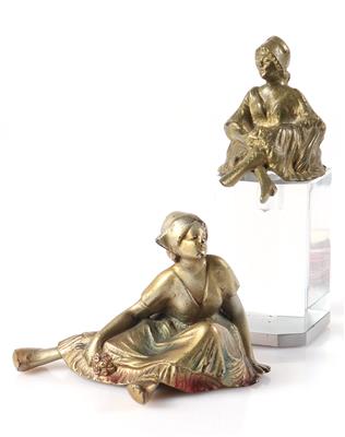 2 Kleine, erotische Figuren, "sitzende Mädchen" - Kunst, Antiquitäten, Möbel und Technik