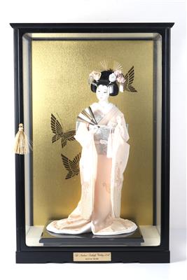 Dekorationspuppe, "THE MADAME BUTTERFLY WEDDING DOLL - Umění a starožitnosti