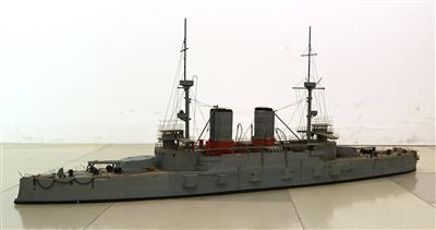 Schiffsmodell eines Kriegsschiffes - Umění a starožitnosti
