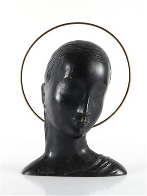 Halbplastik einer weiblichen Heiligen, Werkstätten Hageanuer Wien, - Antiques and art