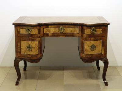 Freistehender Schreibtisch im Barockstil - Antiques and Art