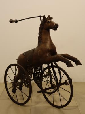 Kinderdreirad in Form eines springenden Pferdes - Kunst, Antiquitäten, Möbel und Technik