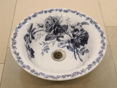 Kleines, rundes, keramisches Waschbecken, Villeroy  &  Boch - Art, antiques, furniture and technology