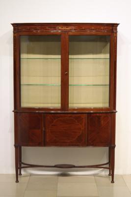 Eleganter Salonvitrinenschrank - Art, antiques, furniture and technology