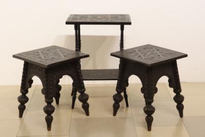 2 Hocker u. 1 Beistelltisch - Art, antiques, furniture and technology