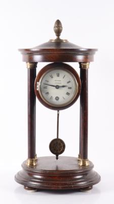 Englische Kommodenuhr "C. Higgs London" - Art, antiques, furniture and technology