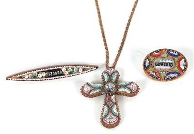 1 Kreuz an Halskette, 2 Broschen - Jewellery