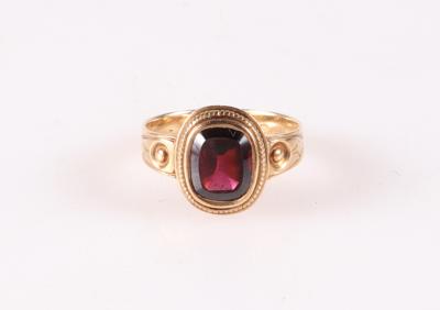 Granat Ring um 1900 - Podzimní aukce, šperky a hodinky
