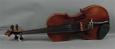 Eine alte Geige - Musikinstrumente