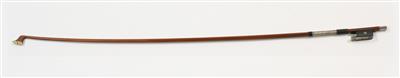 Ein silbermontierter franz. Violinbogen von Louis Bazin, Mirecourt. Die runde Stange ist gestempelt:LOUIS BAZIN - Musical Instruments