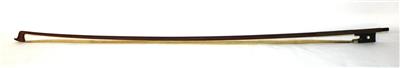 Ein dt. Violinbogen aus Markneukirchen, die oktogonale Stange ist gestempelt:REMENYI M. BUDAPEST - Musical Instruments