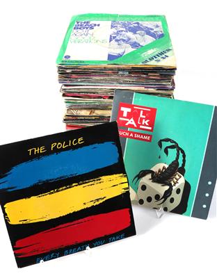 102 Singles vorwiegend POP z. B. The Police, - Hudební nástroje