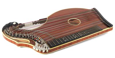 Ein bayrischer Zither - Strumenti musicali