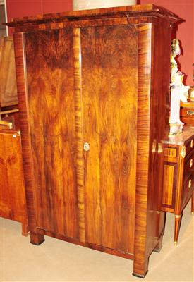 Biedermeier Garderobenschrank,1. Hälfte 19. Jh., - Asta estiva