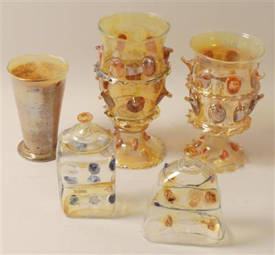 3 Gläser und 2 Flaschen, - Summer-auction