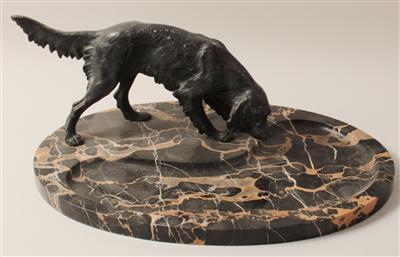 Hund auf Marmorschale, - Summer-auction