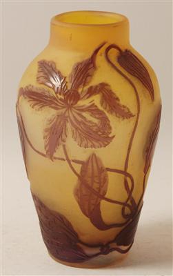 Vase mit Clematisdekor, - Summer-auction