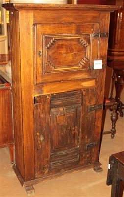 Halbhoher rustikaler Schrank, - Antiquariato e Dipinti