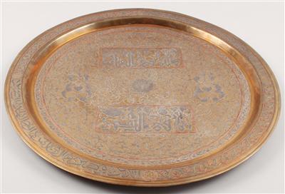 Persien (oder Ägypten, Irak): Große Platte aus Messing - Antiquitäten & Bilder<br> (Schwerpunkt: Aquarelle des 19. Jahrhunderts)