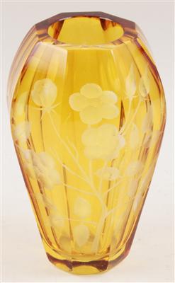 Vase, - Antiquitäten & Bilder<br> (Schwerpunkt: Aquarelle des 19. Jahrhunderts)