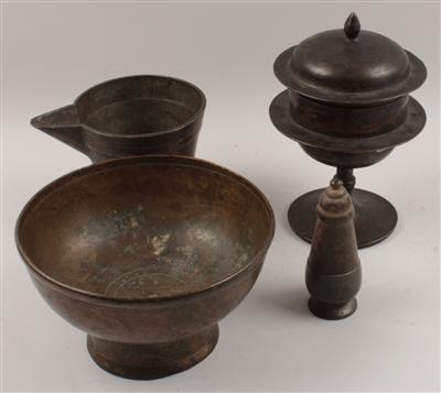 Konvolut (4 Stücke): Vier Metall-Gefäße aus dem asiatischen Raum, - Antiques and Paintings