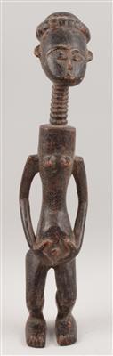 Akan-Völker (Aschanti, Agni u. a.), Ghana, Elfenbeinküste: Stehende Figur aus Holz, - Antiquitäten & Bilder